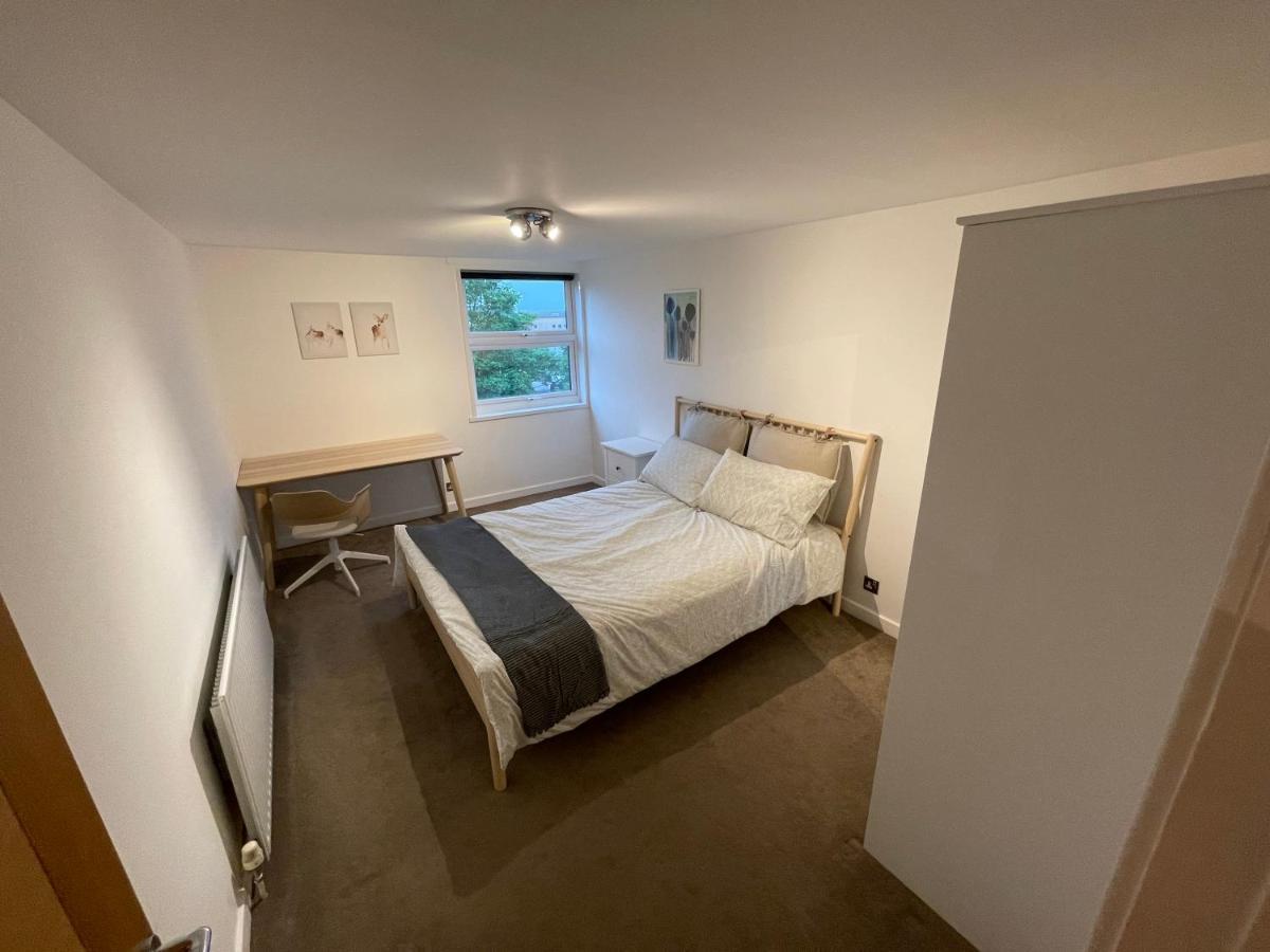 Appartement Spacious 2-bedroom Flat Near Station *