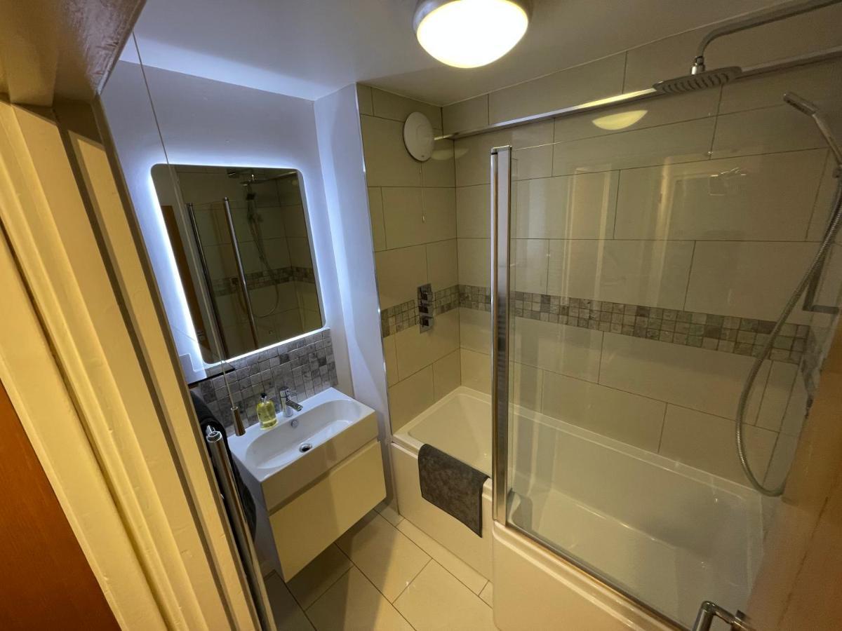 Appartement Spacious 2-bedroom Flat Near Station *