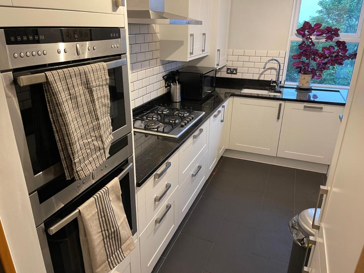 Spacious 2-bedroom Flat Near Station Appartement *